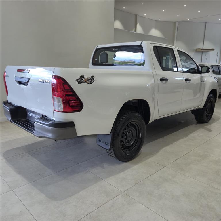 HILUX 2.8 D-4D TURBO DIESEL CD POWER PACK 4X4 MANUAL3
