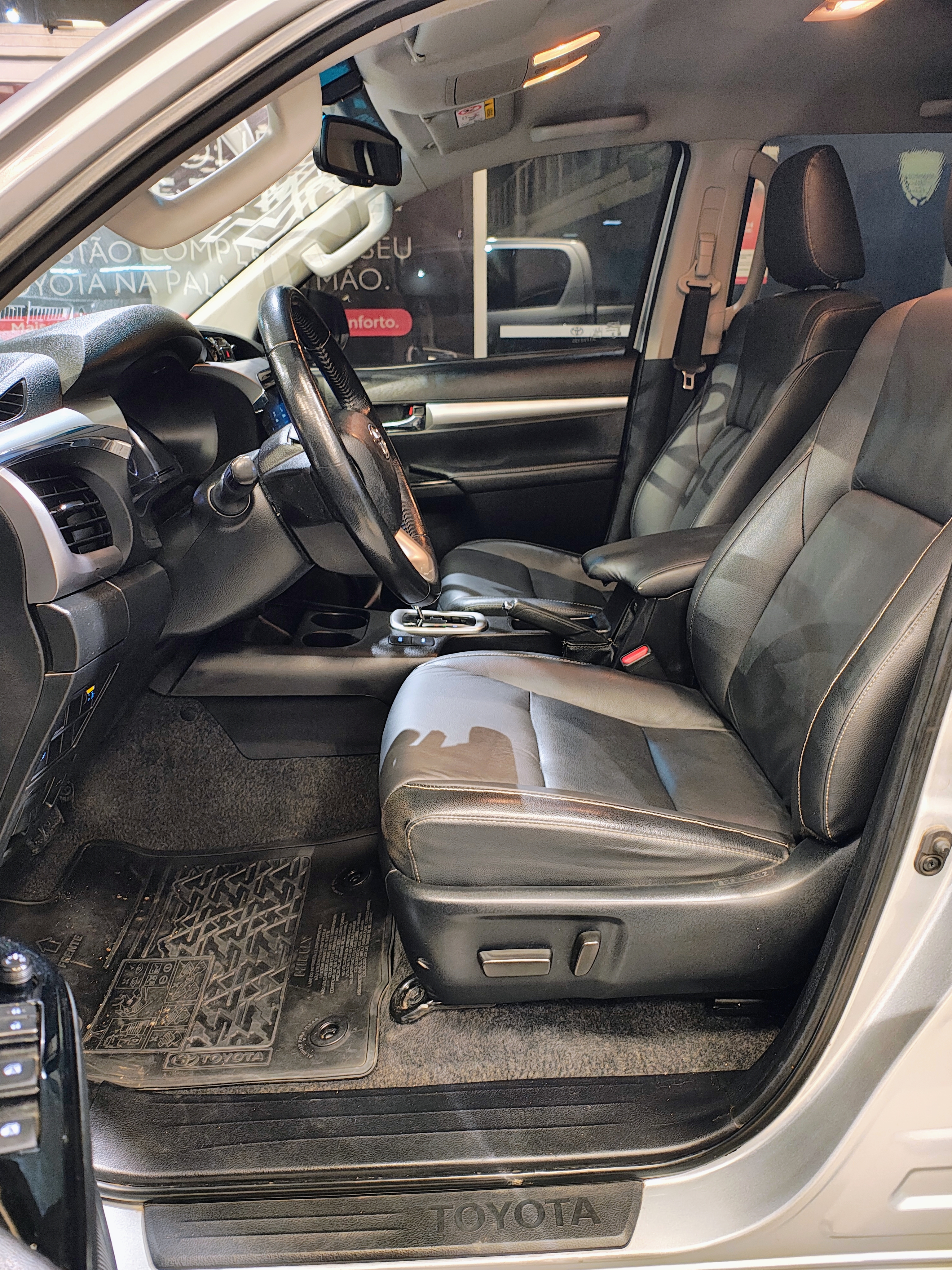 HILUX 2.8 D-4D TURBO DIESEL CD SRV 4X4 AUTOMÁTICO6