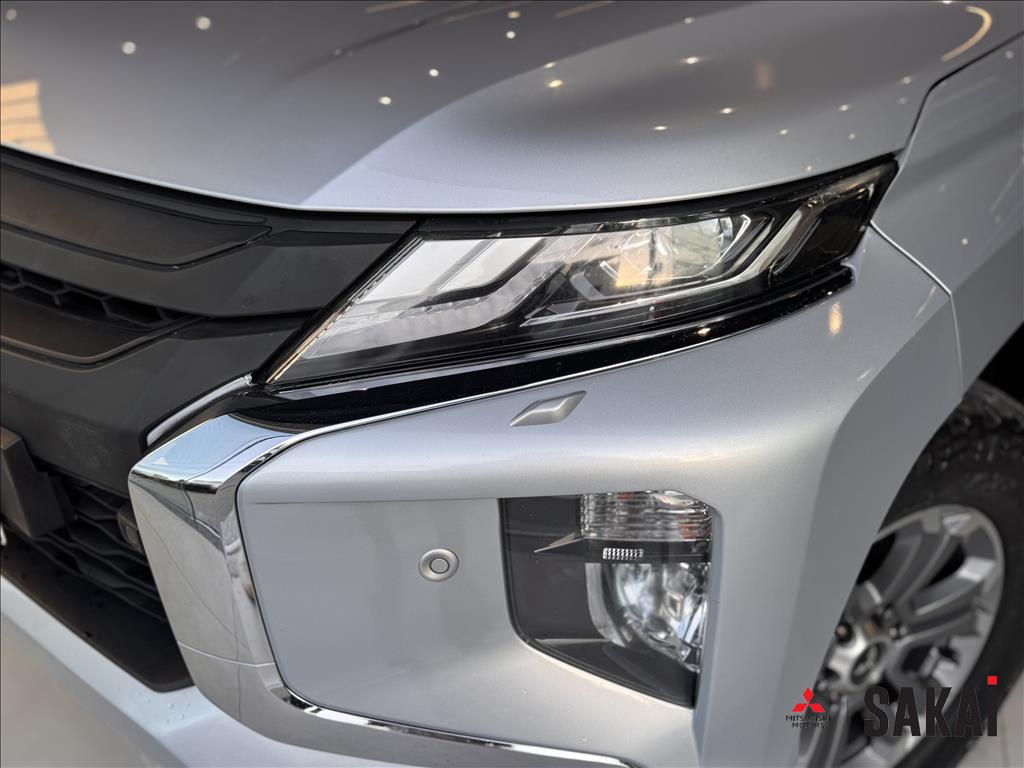 Mitsubishi-L200 TRITON-2.4 16V TURBO DIESEL SPORT HPE-S CD 4P 4X4 AUTOMÁTICO