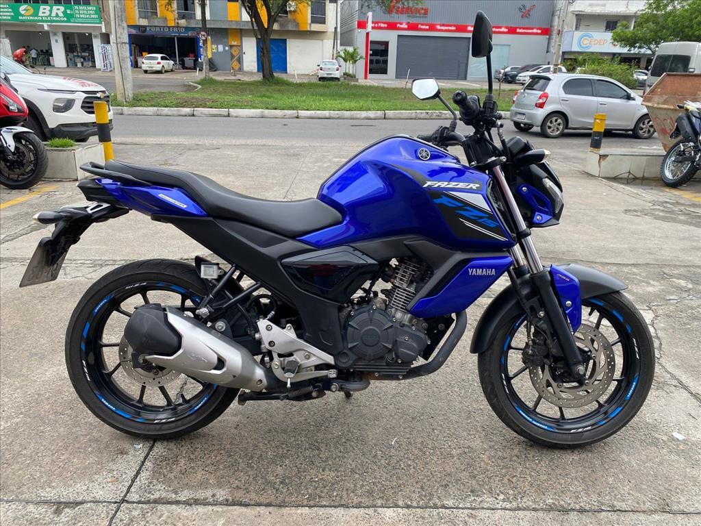 YAMAHA FAZER foto 2