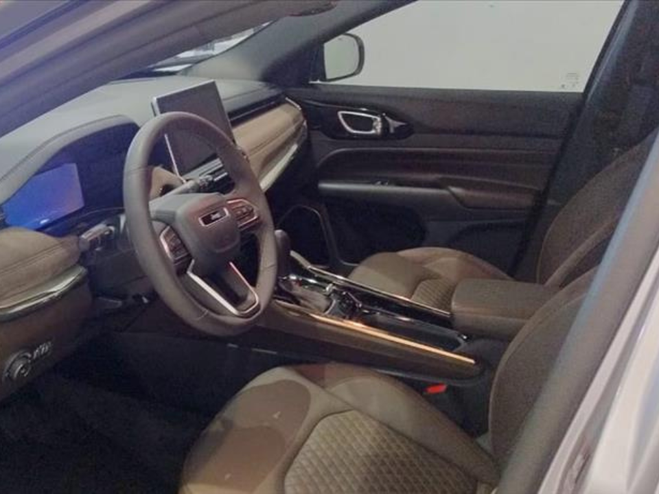 COMMANDER 1.3 T270 TURBO FLEX OVERLAND AT68