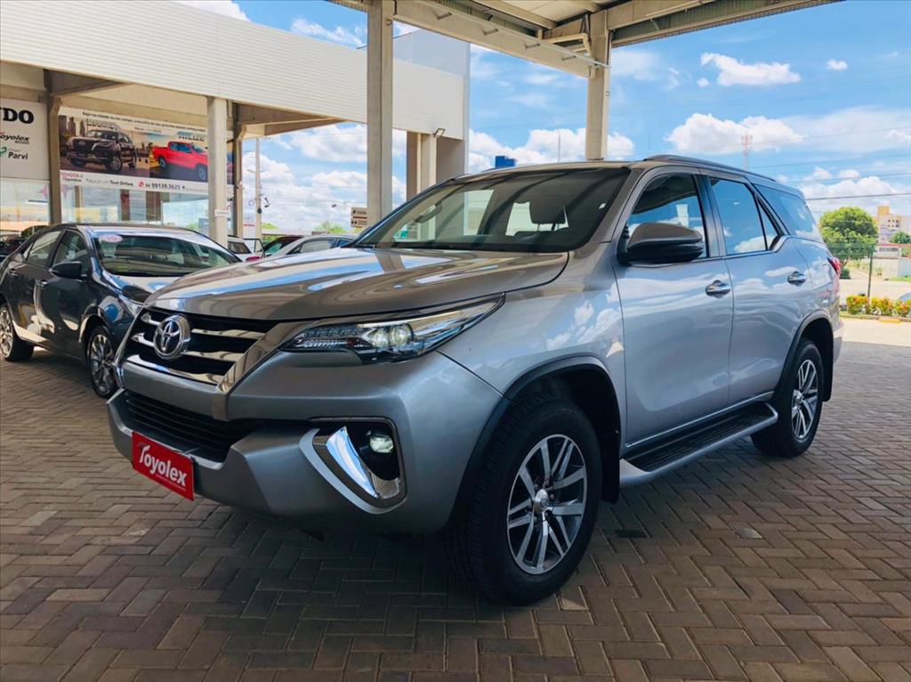 TOYOTA HILUX 2.8 SRX 4X4 CD 16V DIESEL 4P AUTOMATICO