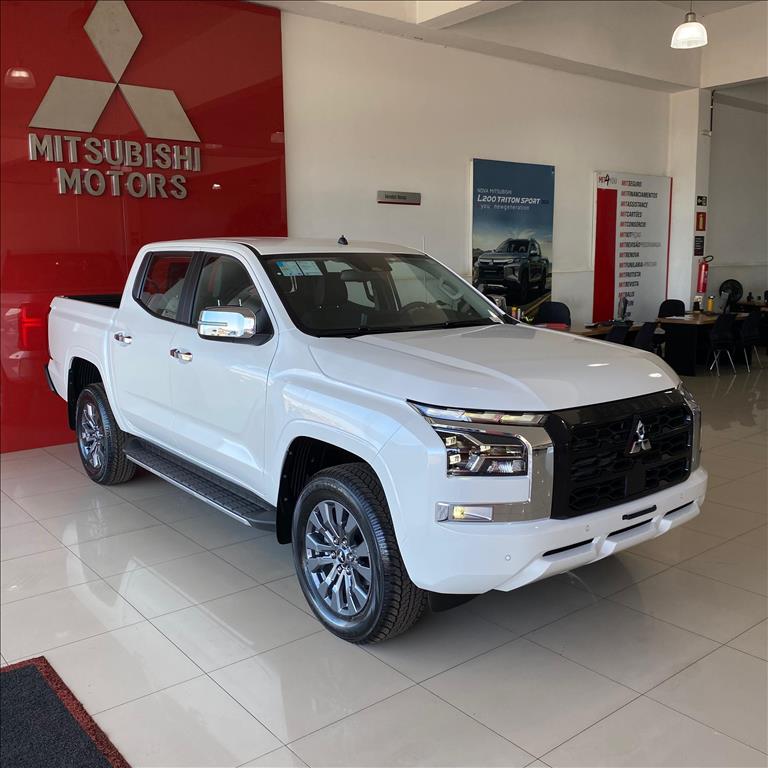Mitsubishi-TRITON-2.4 BITURBO DIESEL CD HPE-S 4X4 AUTOMÁTICO