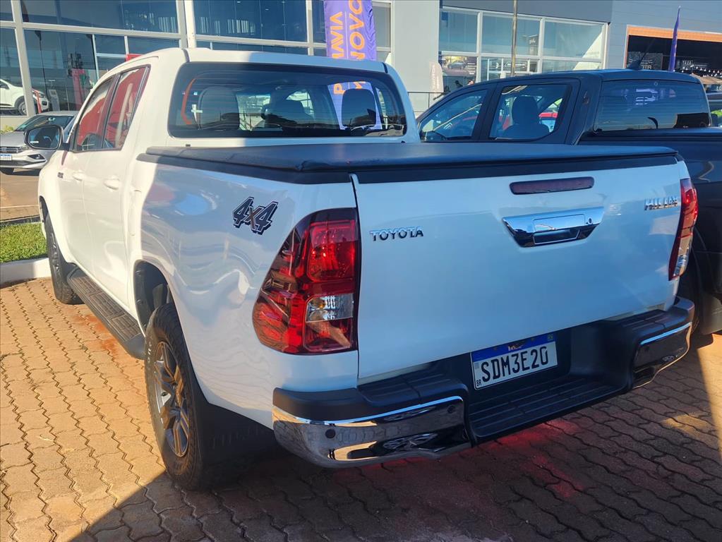 HILUX 2.8 D-4D TURBO DIESEL CD SR 4X4 AUTOMÁTICO3