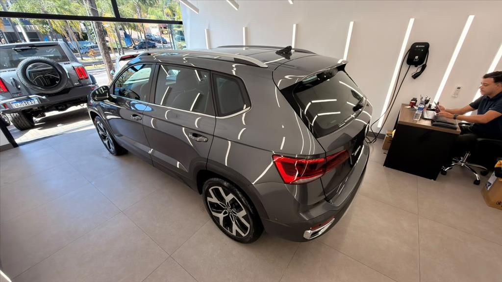 TAOS 1.4 250 TSI TOTAL FLEX HIGHLINE AUTOMÁTICO1