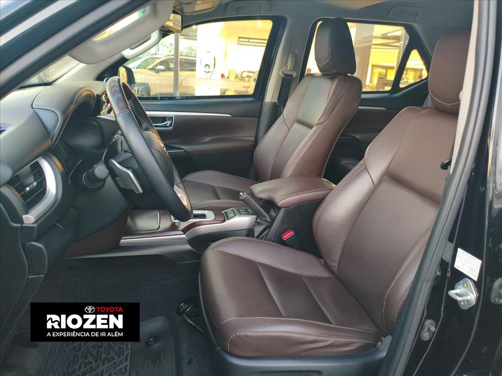 HILUX SW4 2.8 SRX 4X4 7 LUGARES 16V TURBO INTERCOOLER DIESEL 4P AUTOMÁTICO7