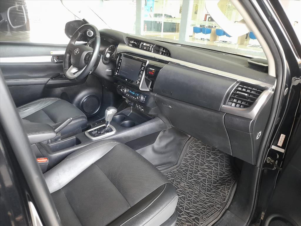 HILUX 2.8 D-4D TURBO DIESEL CD SRX 4X4 AUTOMÁTICO11