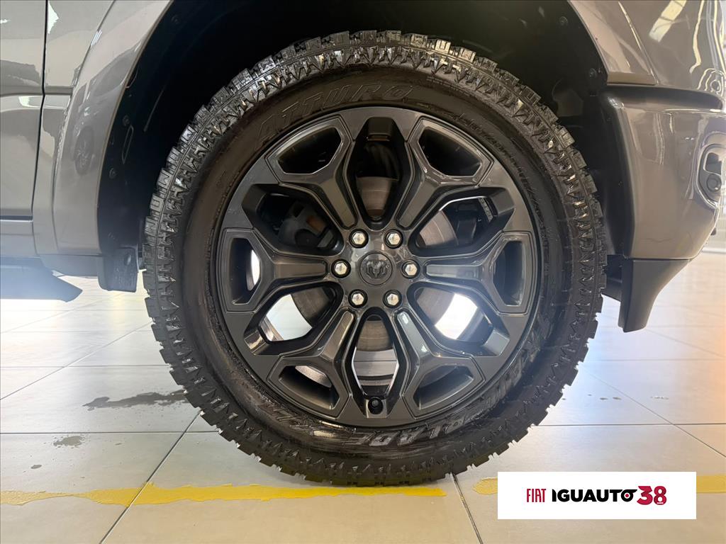 1500 5.7 V8 GASOLINA LIMITED NIGHT EDITION CD 4X4 AUTOMÁTICO11