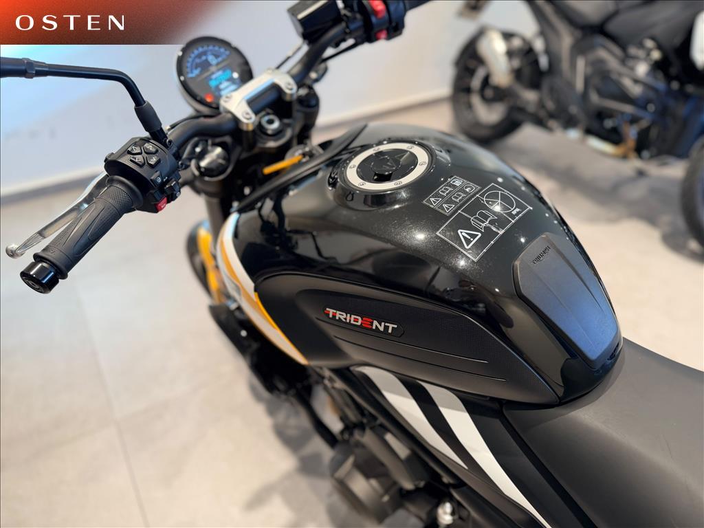 TRIUMPH-TRIDENT-660