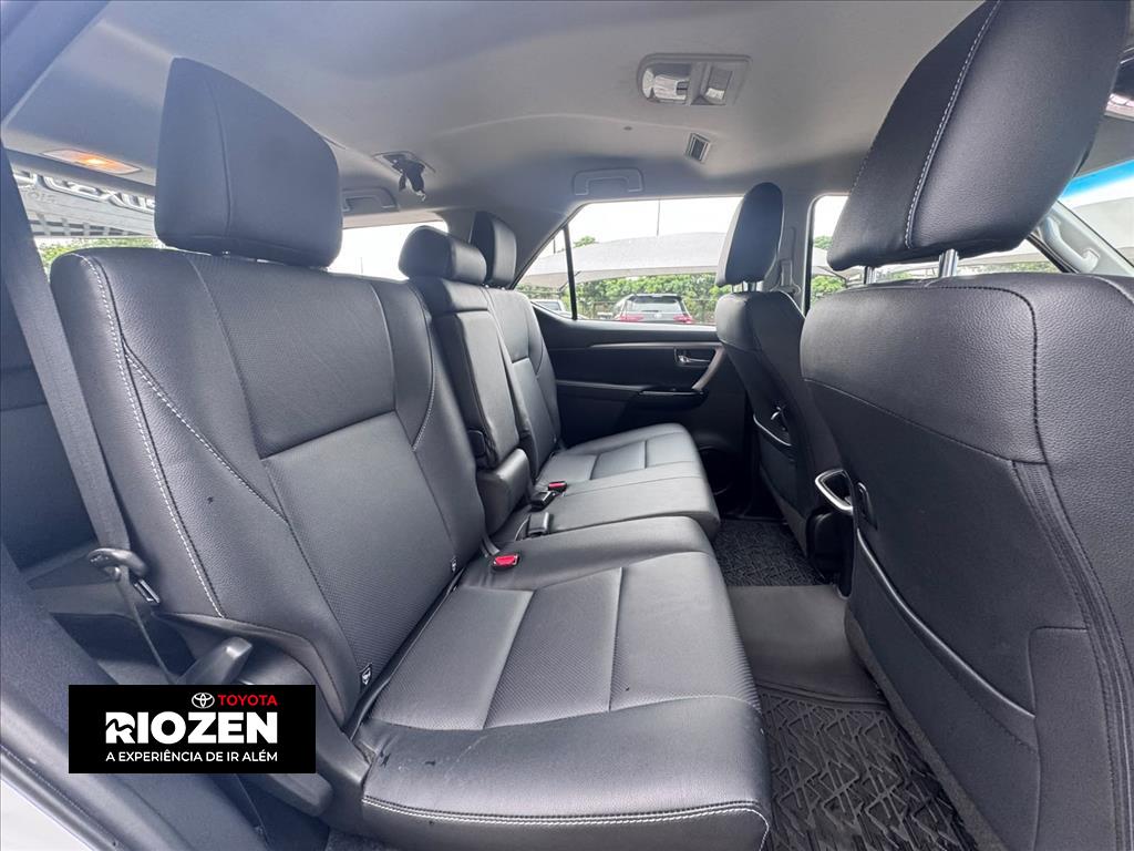 HILUX SW4 2.8 D-4D TURBO DIESEL SRX PLATINUM 7L 4X4 AUTOMÁTICO13