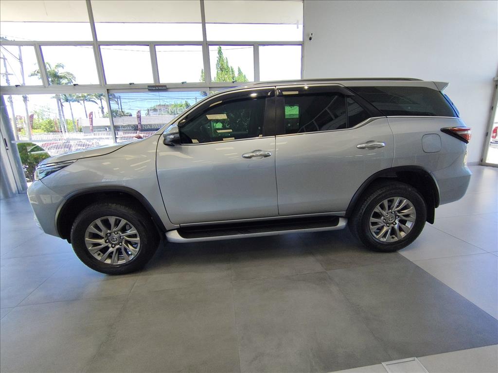 HILUX 2.8 D-4D TURBO DIESEL CD SRX 4X4 AUTOMÁTICO1