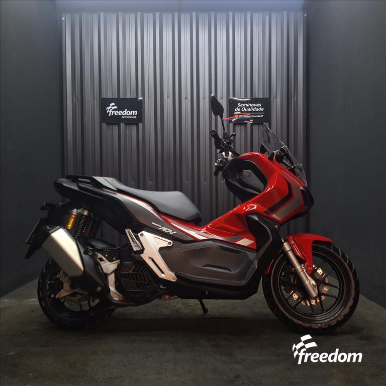 Moto HONDA do modelo ADV ADV 2023/2024