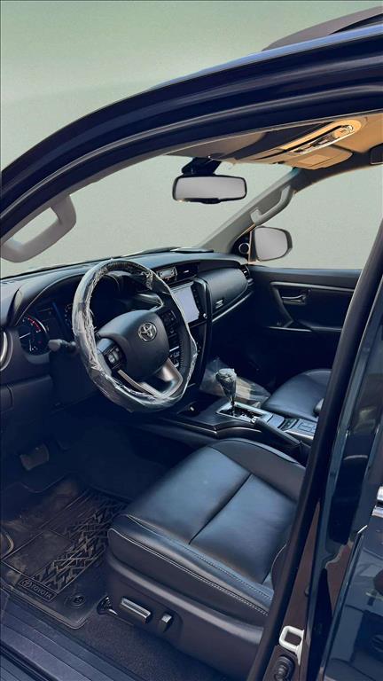 HILUX SW4 2.8 D-4D TURBO DIESEL SRX 7L 4X4 AUTOMÁTICO9