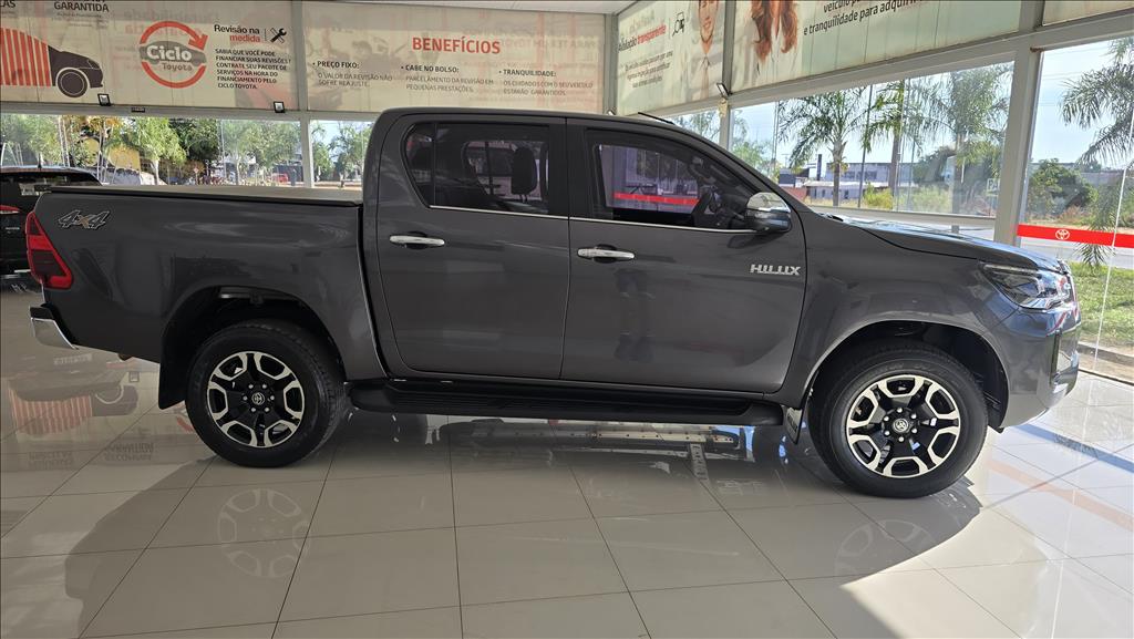 HILUX 2.8 D-4D TURBO DIESEL CD SRX 4X4 AUTOMÁTICO6