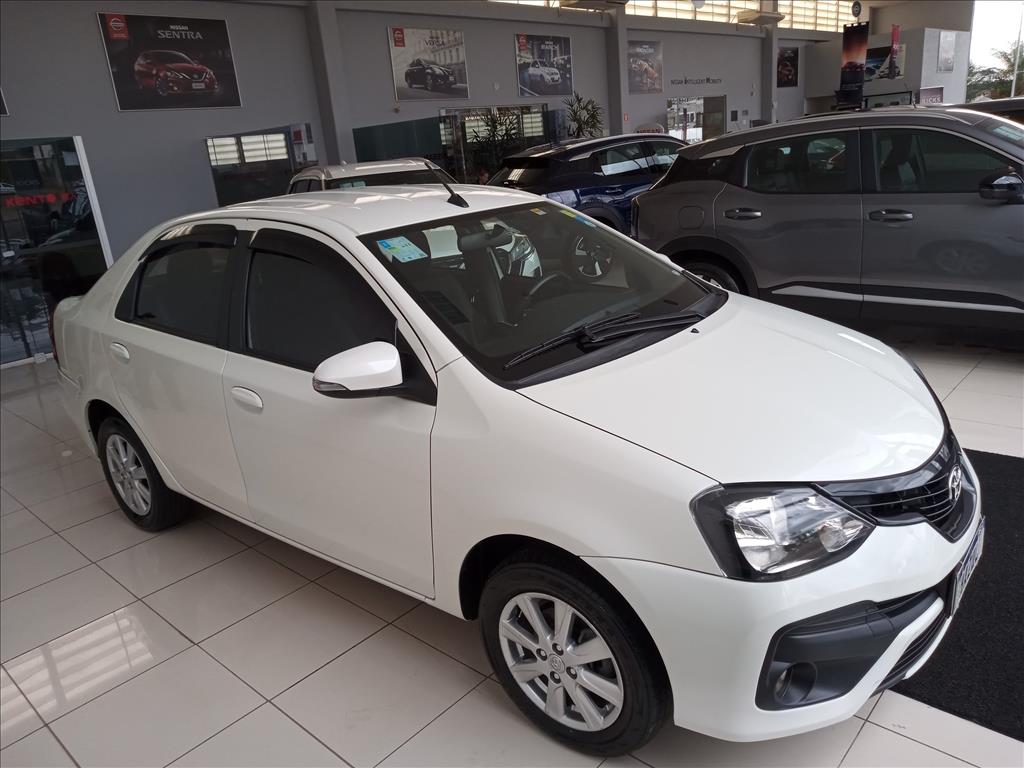 ETIOS 1.5 X PLUS SEDAN 16V FLEX 4P AUTOMÁTICO