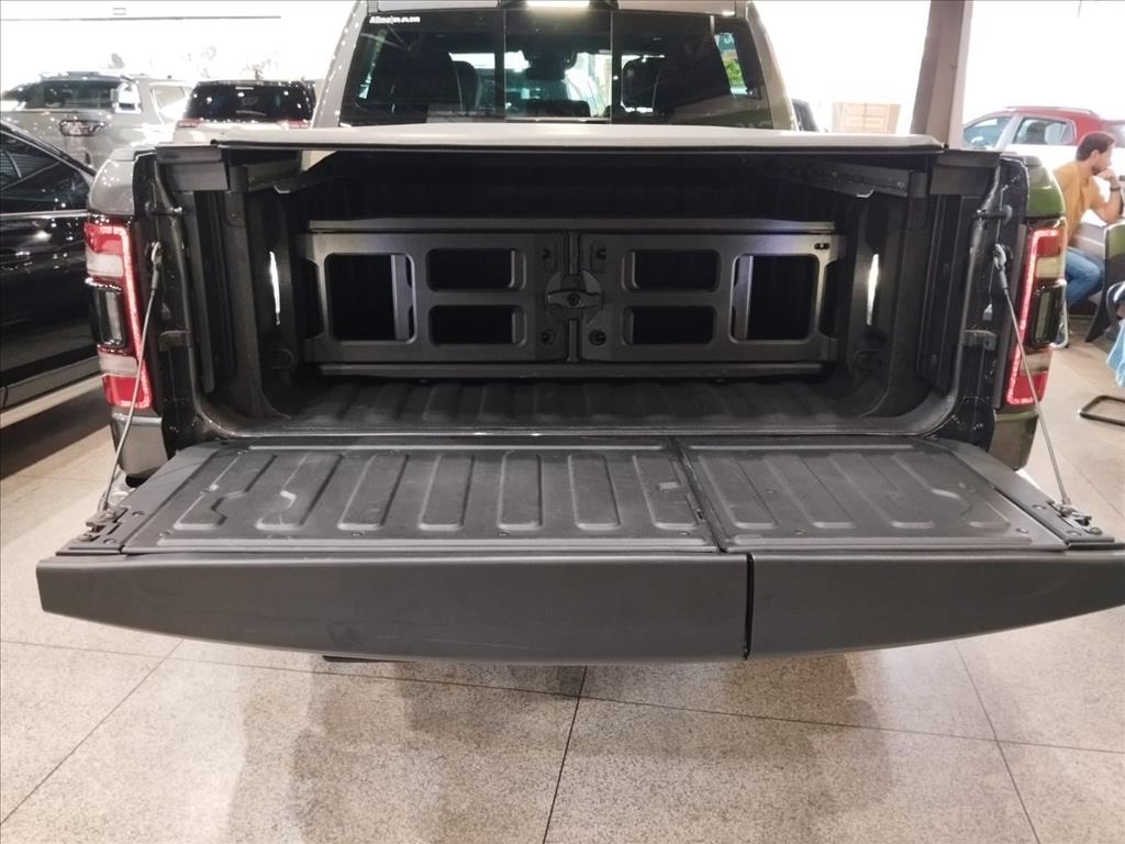 1500 5.7 V8 GASOLINA LIMITED CD 4X4 AUTOMÁTICO5