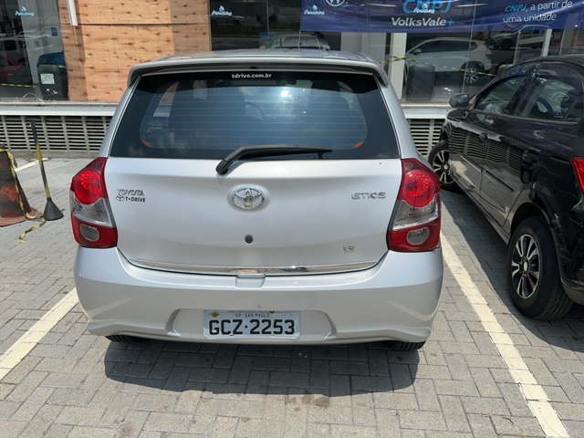 ETIOS 1.5 X PLUS 16V FLEX 4P AUTOMÁTICO