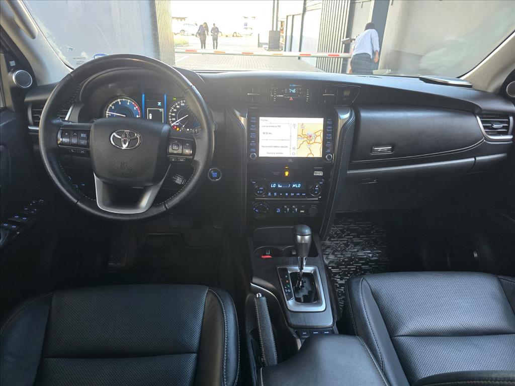 HILUX SW4 2.8 D-4D TURBO DIESEL SRX 4X4 AUTOMÁTICO3
