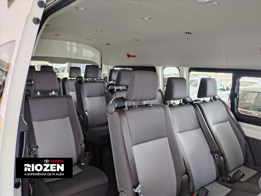 HIACE 2.8 D-4D TURBO DIESEL MINIBUS 15+1 DX AUTOMÁTICO7