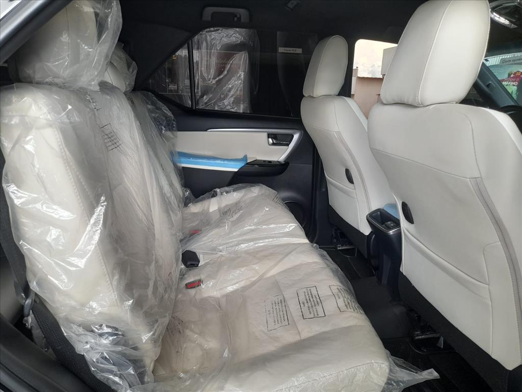 HILUX 2.8 D-4D TURBO DIESEL CD SRX 4X4 AUTOMÁTICO12