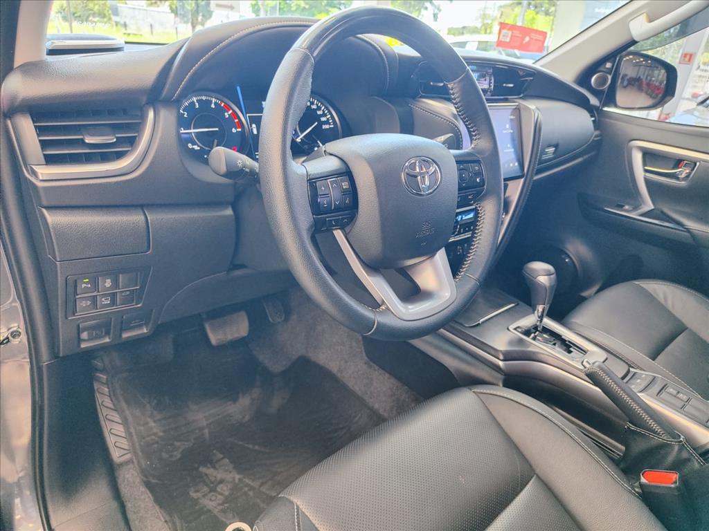 HILUX SW4 2.8 D-4D TURBO DIESEL SRX 7L 4X4 AUTOMÁTICO14