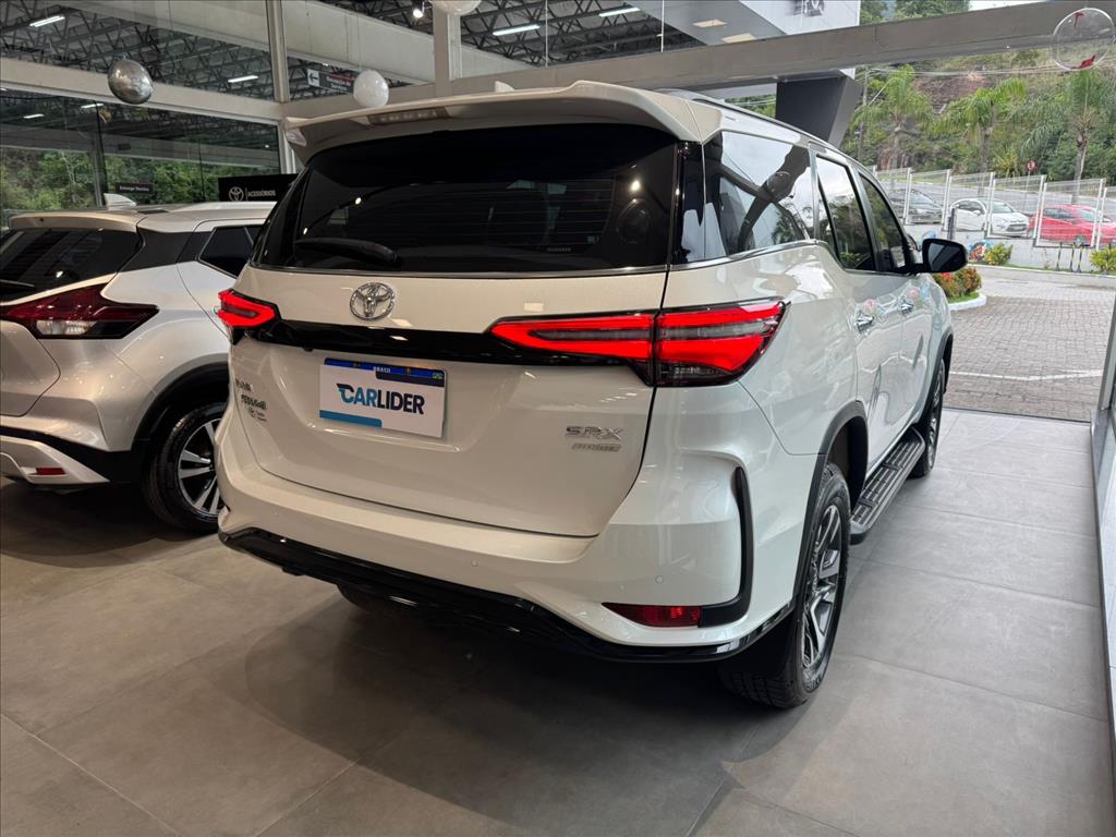 HILUX 2.8 D-4D TURBO DIESEL CD SRX 4X4 AUTOMÁTICO4