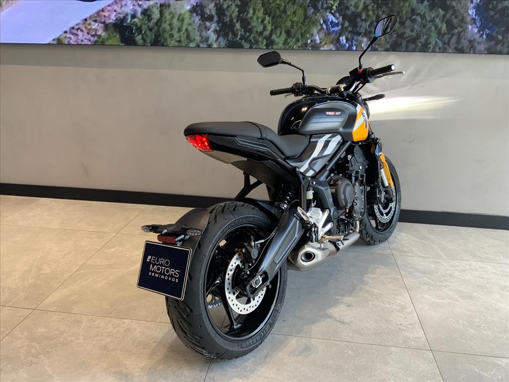 TRIUMPH-TRIDENT-660