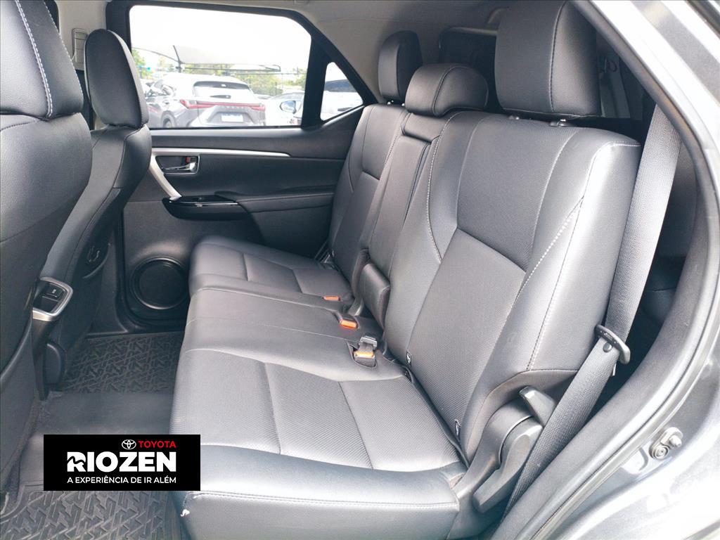 HILUX SW4 2.8 D-4D TURBO DIESEL SRX PLATINUM 7L 4X4 AUTOMÁTICO5