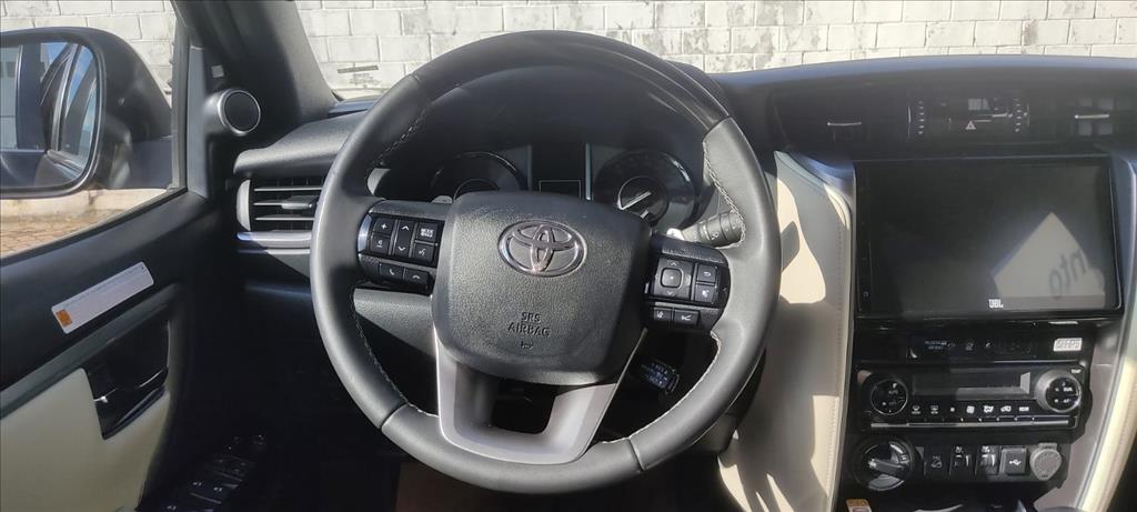 HILUX SW4 2.8 D-4D TURBO DIESEL DIAMOND 7L 4X4 AUTOMÁTICO16