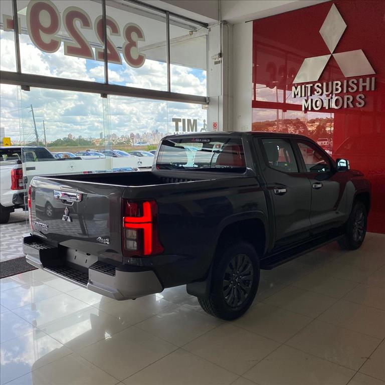 Mitsubishi-TRITON-2.4 BITURBO DIESEL CD HPE 4X4 AUTOMÁTICO