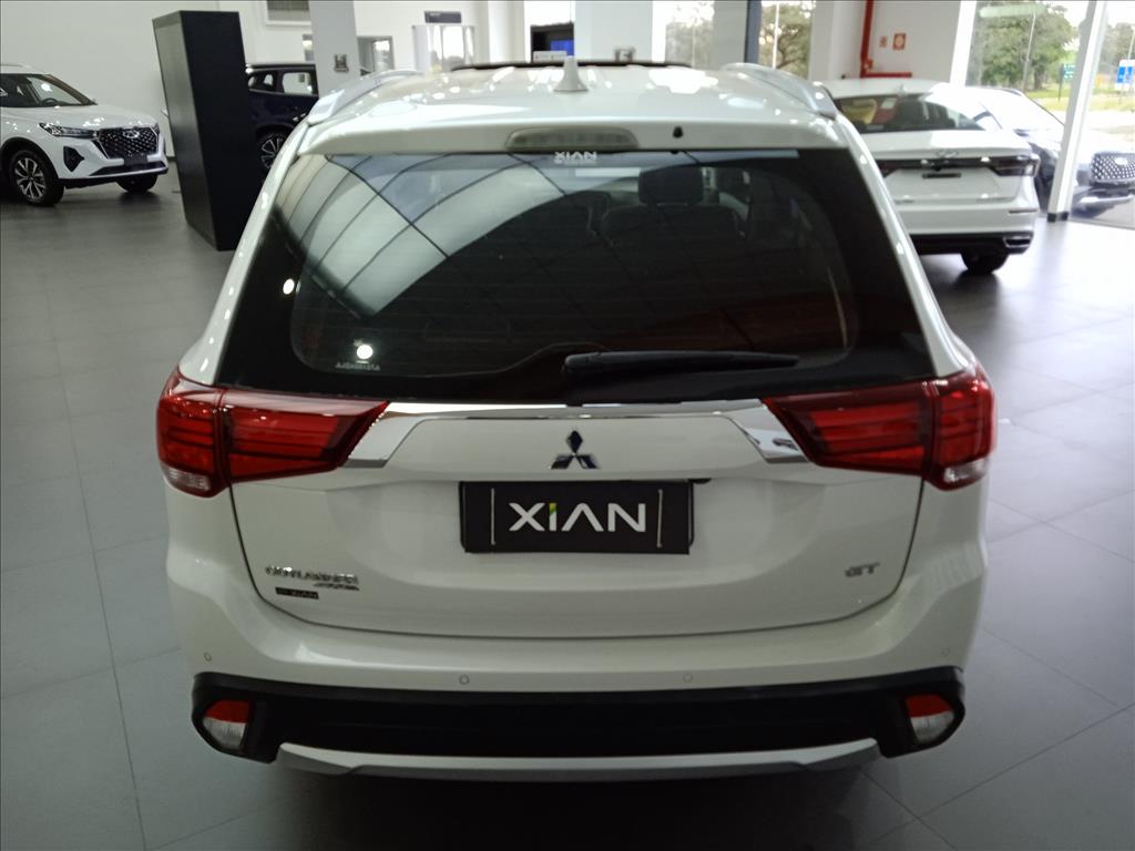 OUTLANDER 3.0 GT 4X4 V6 24V GASOLINA 4P AUTOMÁTICO OUTLANDER 3.0 GT 4X4 V6 24V GASOLINA 4P AUTOMÁTICO