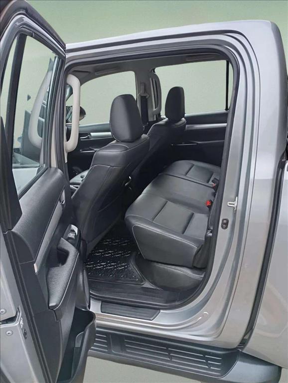 HILUX 2.8 D-4D TURBO DIESEL CD GR-S 4X4 AUTOMÁTICO8