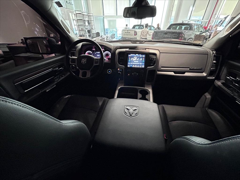 CLASSIC 5.7 V8 GASOLINA LARAMIE NIGHT EDITION CD 4X4 AUTOMÁTICO3