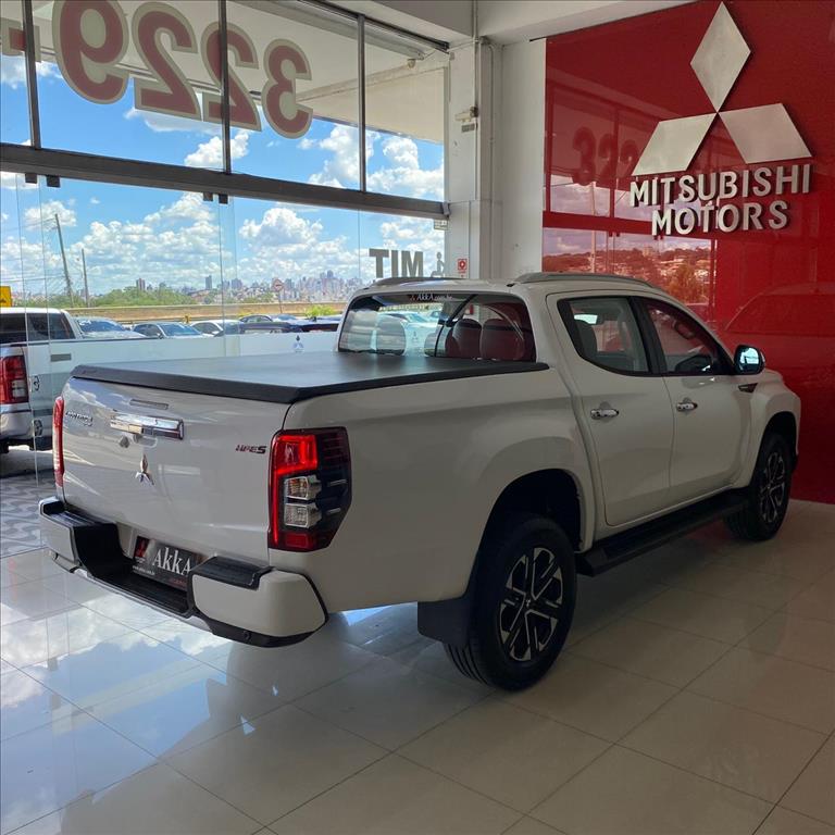Mitsubishi-L200 TRITON-2.4 16V TURBO DIESEL SPORT HPE-S CD 4P 4X4 AUTOMÁTICO