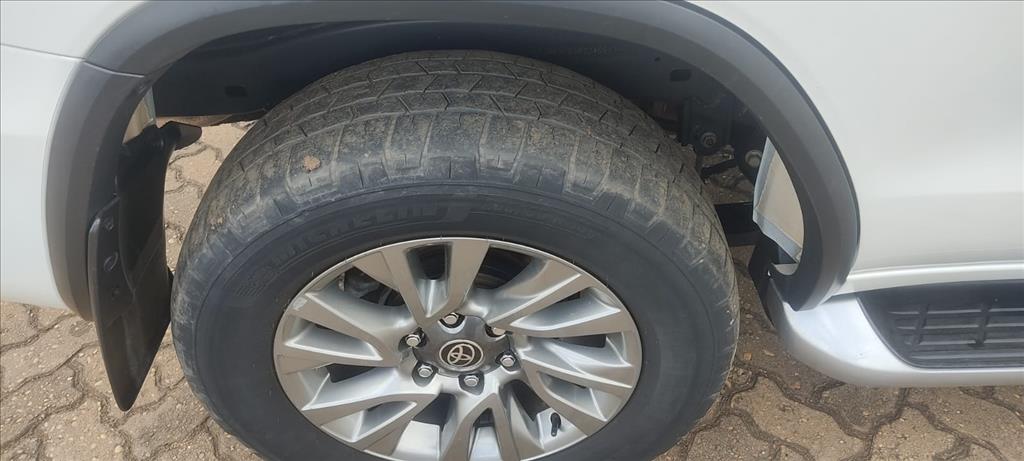 HILUX SW4 2.8 D-4D TURBO DIESEL SRX 4X4 AUTOMÁTICO10