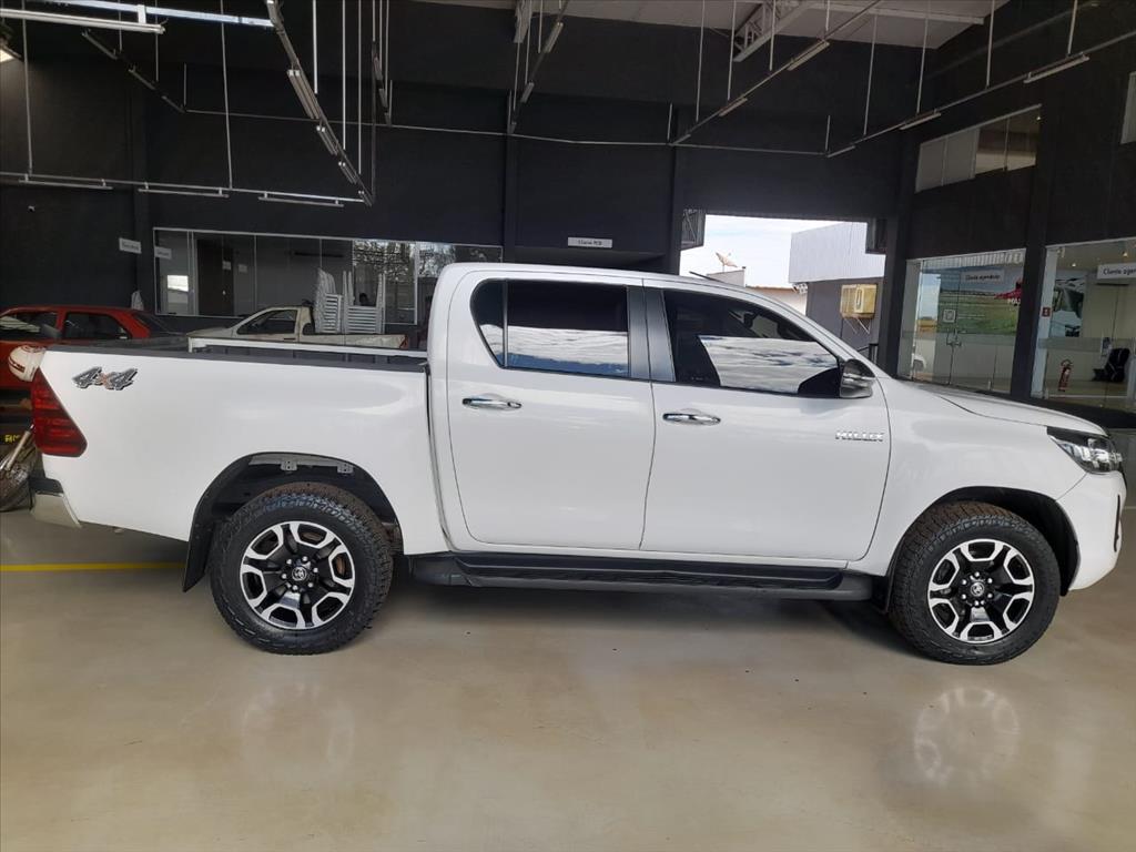 HILUX 2.8 D-4D TURBO DIESEL CD SRV 4X4 AUTOMÁTICO