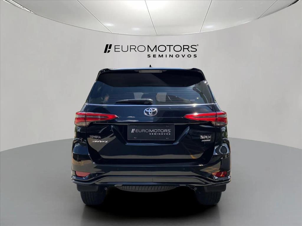 Toyota-HILUX SW4-2.8 D-4D TURBO DIESEL SRX PLATINUM 7L 4X4 AUTOMÁTICO