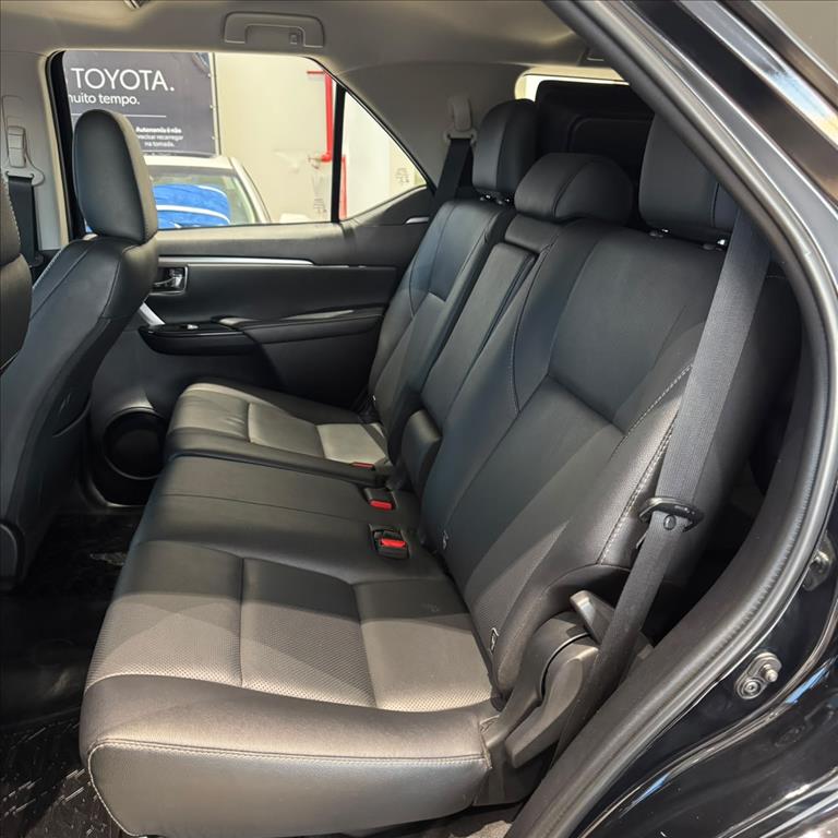 HILUX SW4 2.8 D-4D TURBO DIESEL SRX 7L 4X4 AUTOMÁTICO14