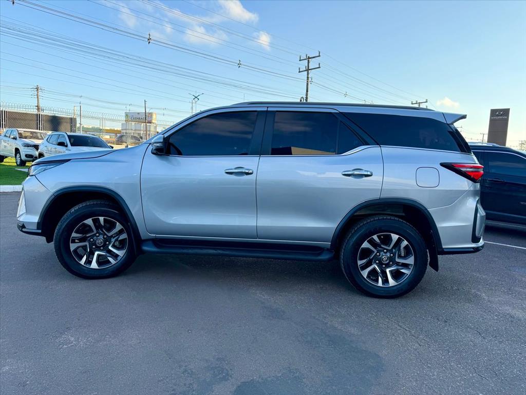 Toyota-HILUX SW4-2.8 D-4D TURBO DIESEL SRX PLATINUM 7L 4X4 AUTOMÁTICO