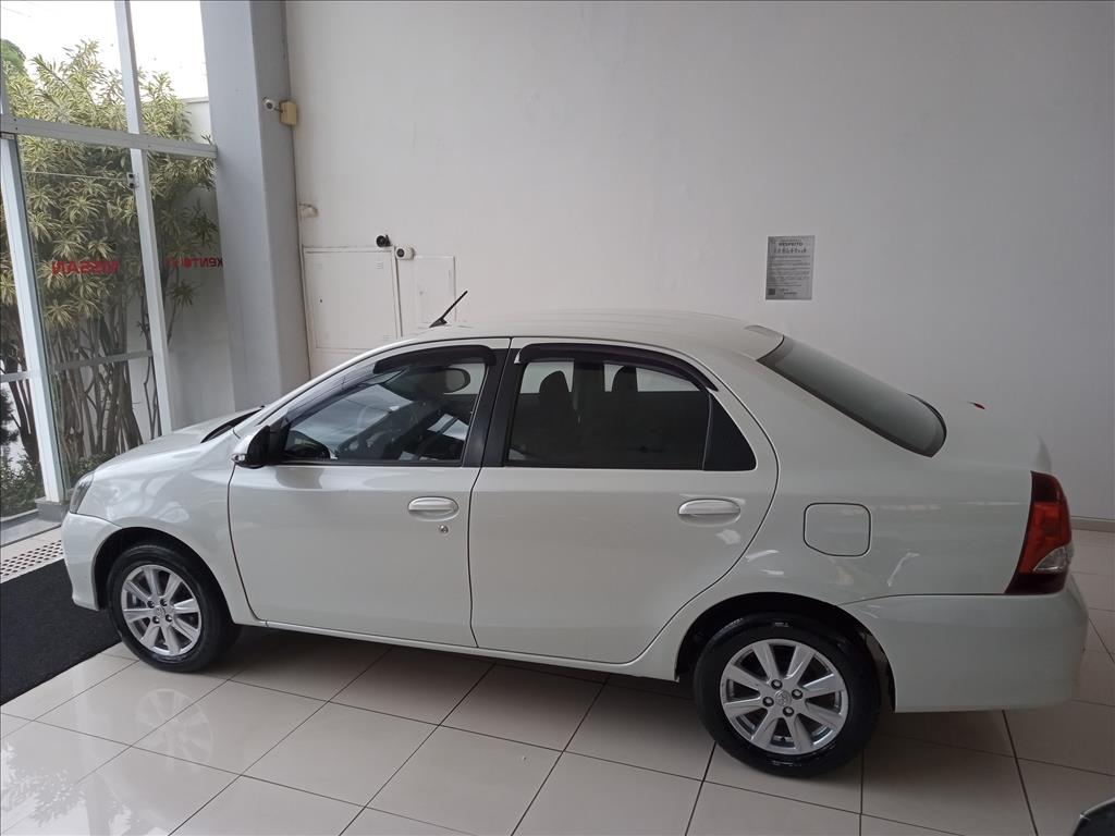 ETIOS 1.5 X PLUS SEDAN 16V FLEX 4P AUTOMÁTICO