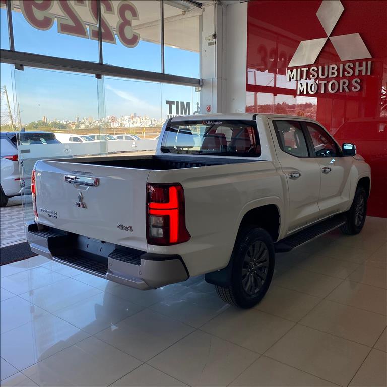 Mitsubishi-TRITON-2.4 BITURBO DIESEL CD HPE-S 4X4 AUTOMÁTICO