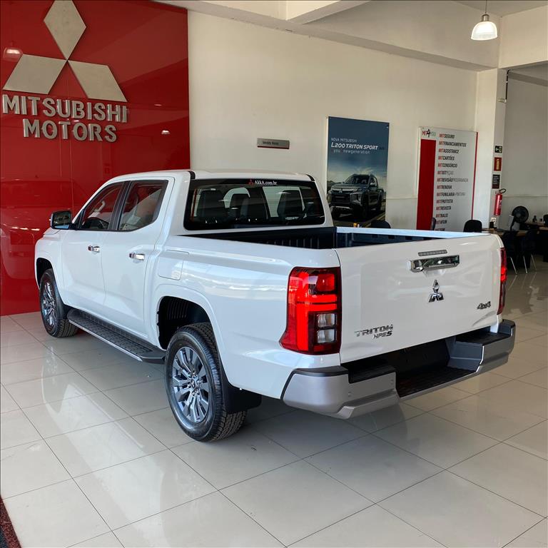 Mitsubishi-TRITON-2.4 BITURBO DIESEL CD HPE-S 4X4 AUTOMÁTICO