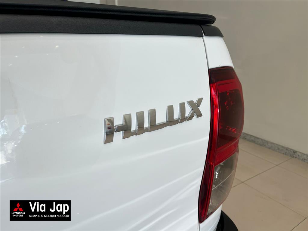 Toyota-HILUX-2.8 D-4D TURBO DIESEL CD SR 4X4 AUTOMÁTICO