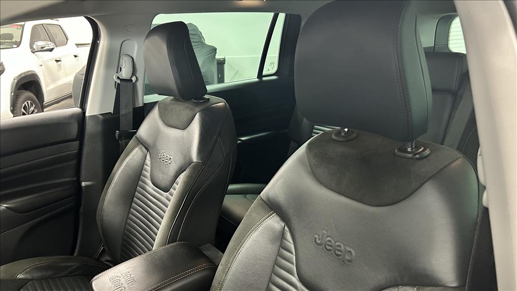 Jeep-COMMANDER-1.3 T270 TURBO FLEX LIMITED AT6