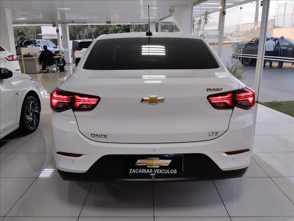 ONIX PLUS 1.0 TURBO FLEX LTZ AUTOMÁTICO4