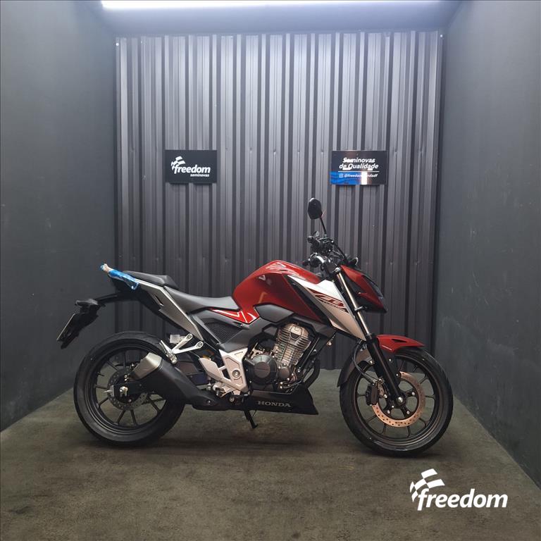 Moto HONDA do modelo CB 300F TWISTER ABS 2025/2026