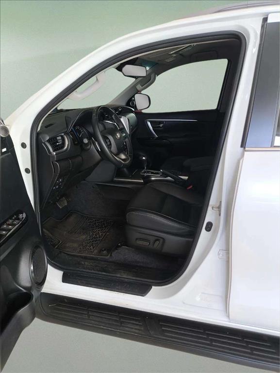 HILUX 2.8 D-4D TURBO DIESEL CD CONQUEST 4X4 AUTOMÁTICO9