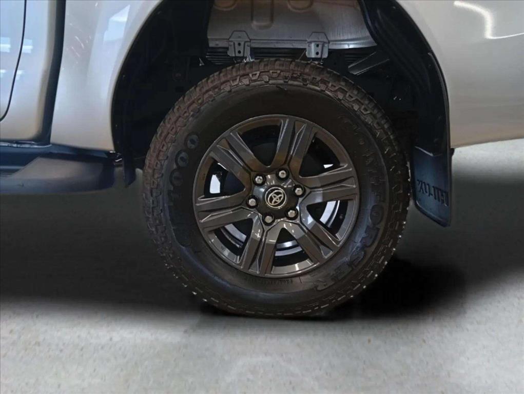 HILUX 2.8 D-4D TURBO DIESEL CD SR 4X4 AUTOMÁTICO11