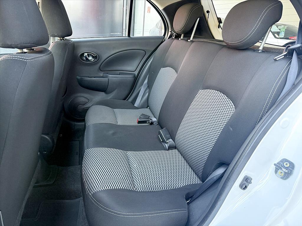 Nissan March - 1.6 SV 16V FLEXSTART 4P XTRONIC