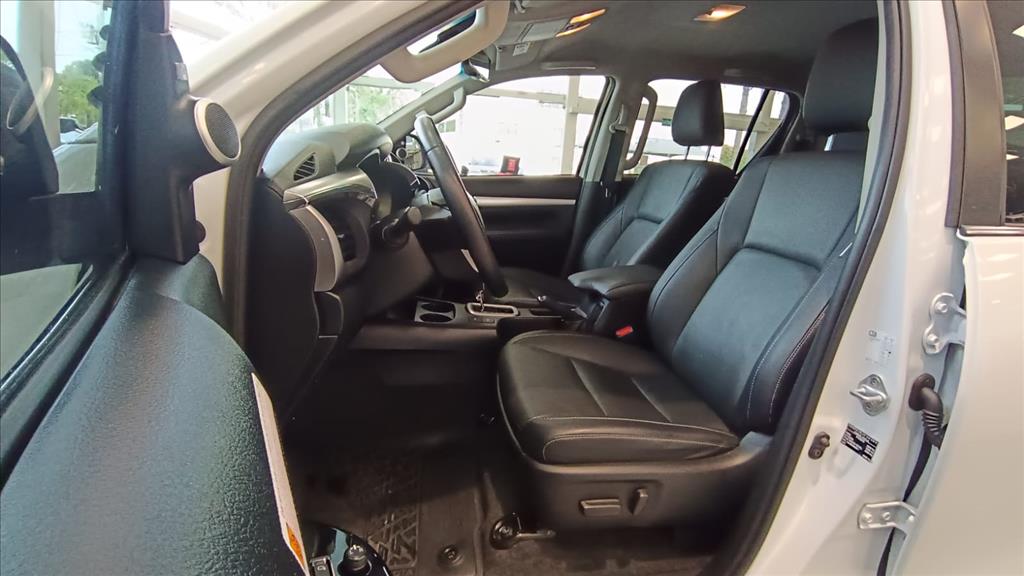 HILUX 2.8 D-4D TURBO DIESEL CD SRX 4X4 AUTOMÁTICO11